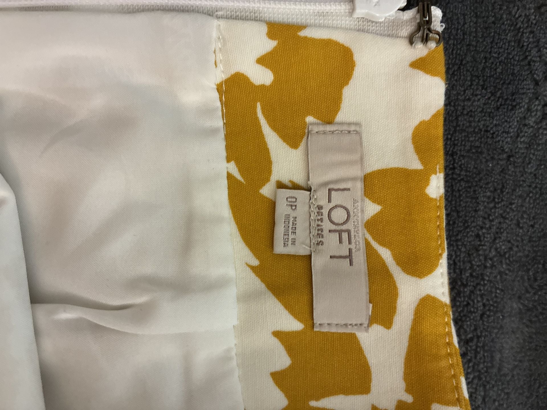 LOFT Ann Taylor Mustard Yellow and White Floral Pencil Skirt Petites 0P 2