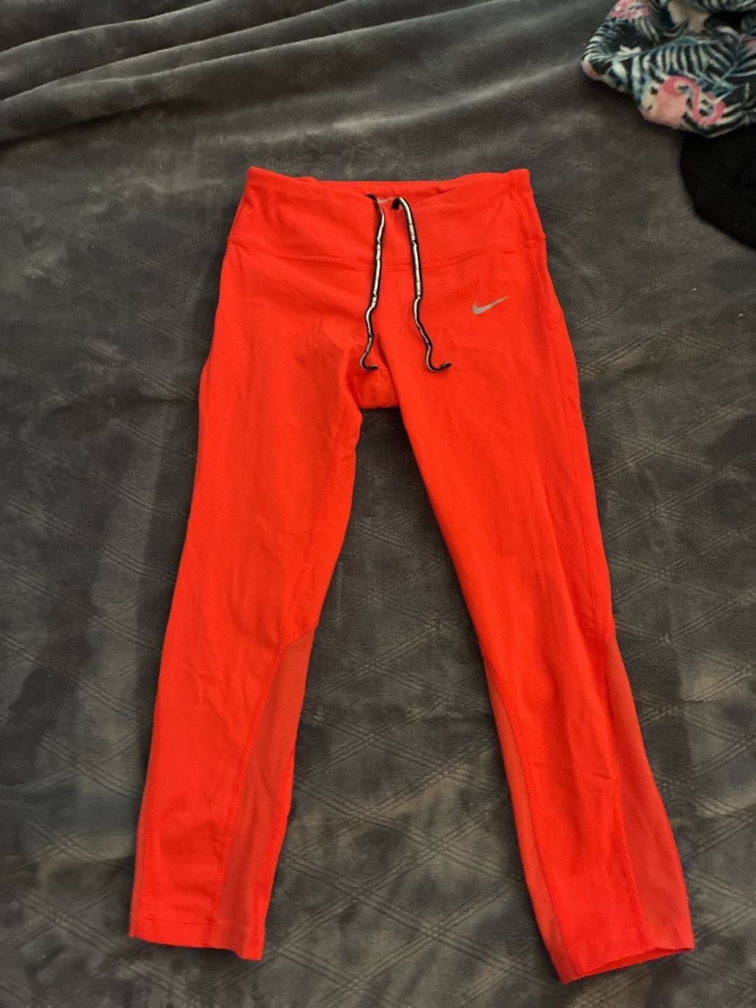 Nike Women's Dri-FIT Running Capri Pants with Zipper Pocket 1
