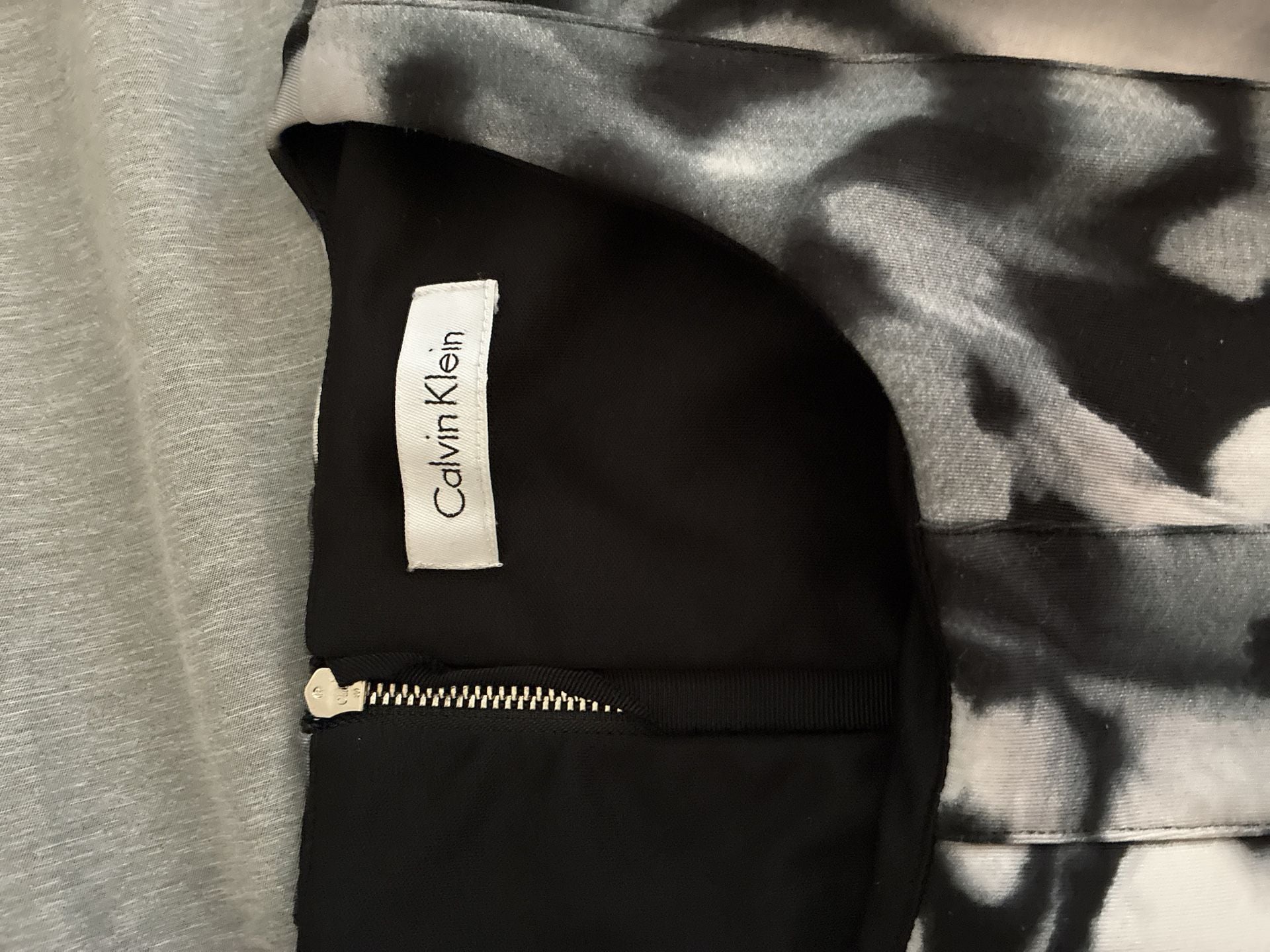 Calvin Klein Sleeveless Black and White Abstract Print Sheath Dress 2