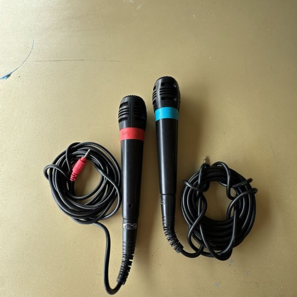 SingStar Wired Karaoke Microphones for PlayStation (Red and Blue)