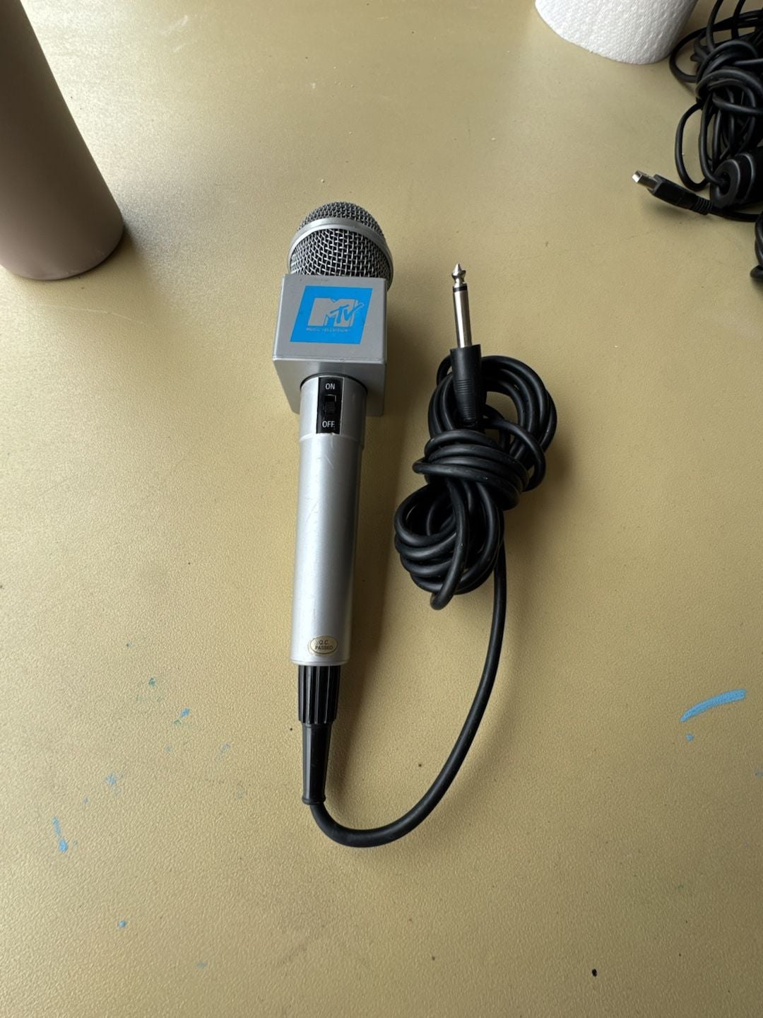 MTV The Singing Machine Wired Dynamic Karaoke Microphone 1