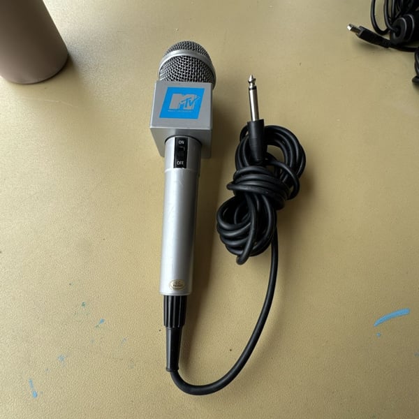 MTV The Singing Machine Wired Dynamic Karaoke Microphone