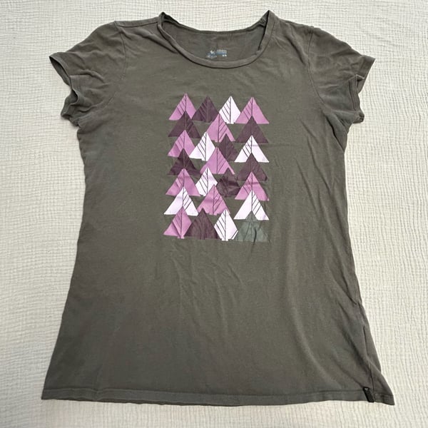 Columbia Sportswear Women's Gray Short Sleeve Graphic T-Shirt