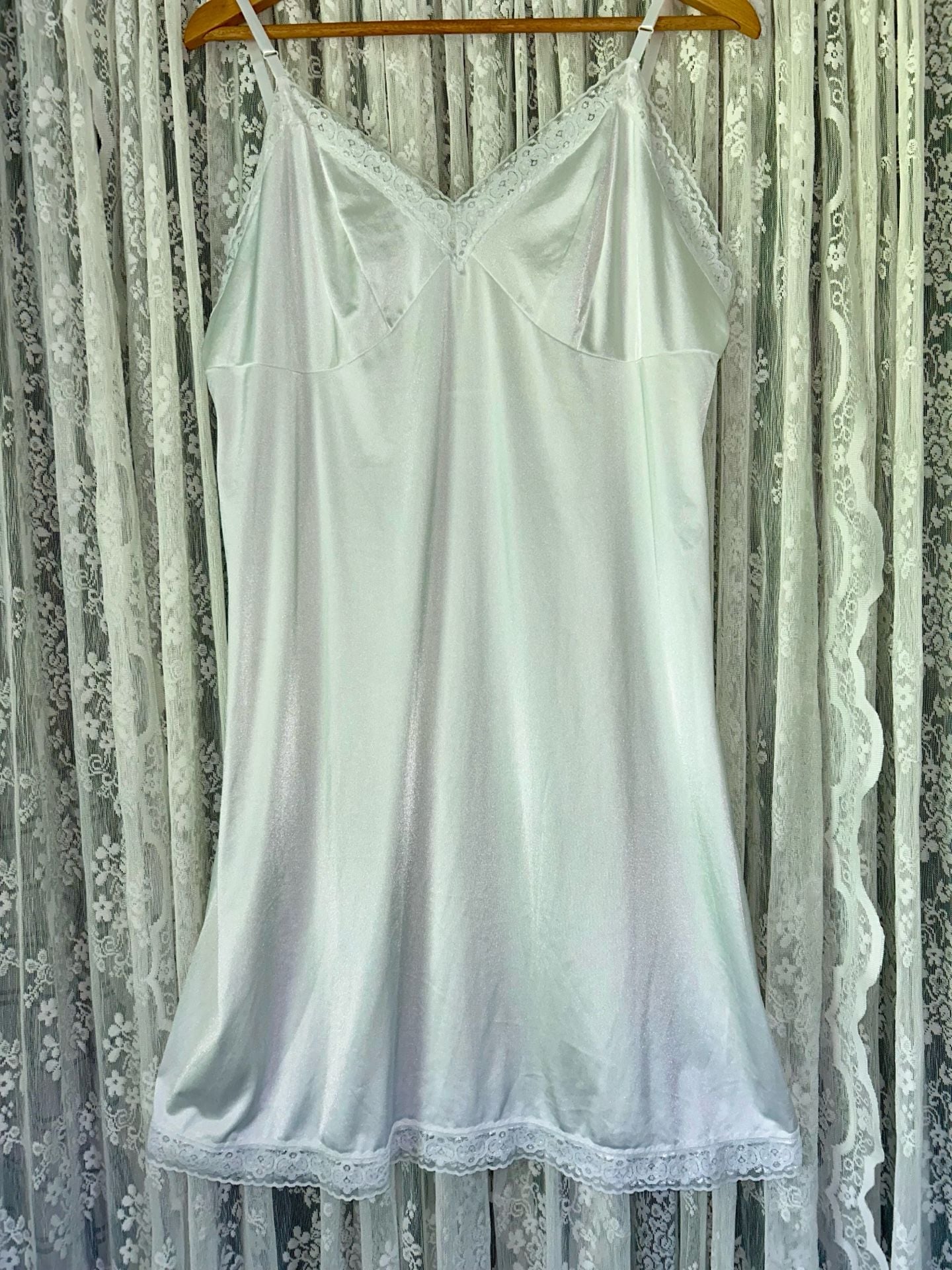 Vintage Vanity Fair Style 10-103 White Nylon Full Slip with Lace Trim 1