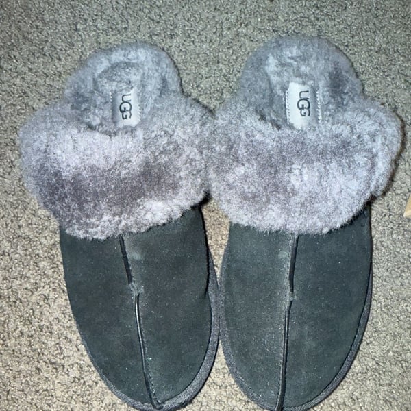 UGG Women’s Scuffette II Suede Slippers Black/Grey size 8