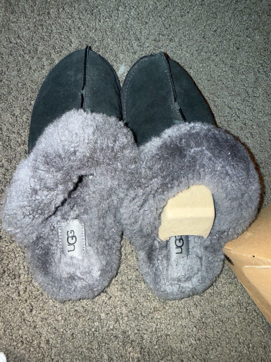 UGG Women’s Scuffette II Suede Slippers Black/Grey size 8 2