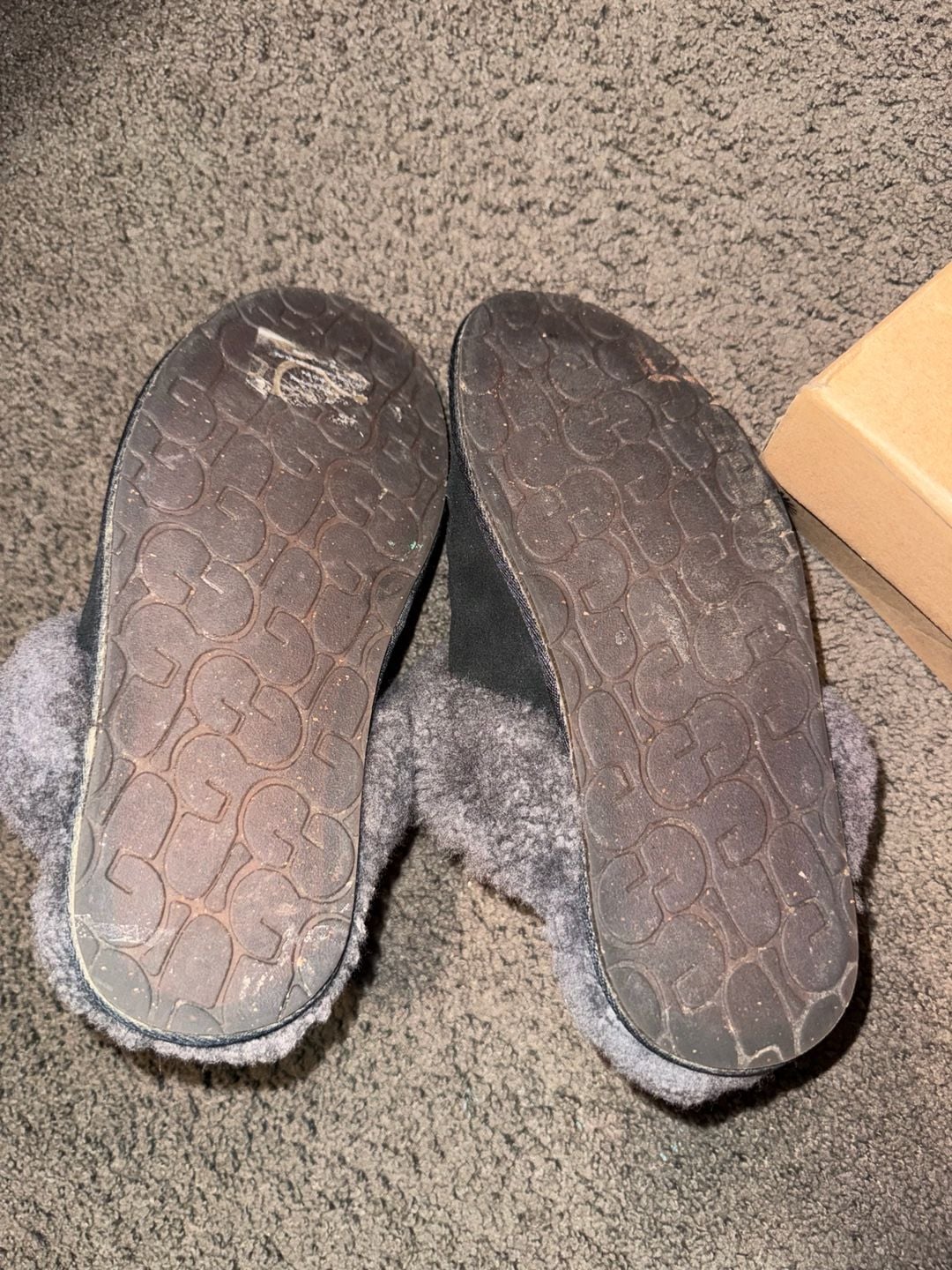 UGG Women’s Scuffette II Suede Slippers Black/Grey size 8 3