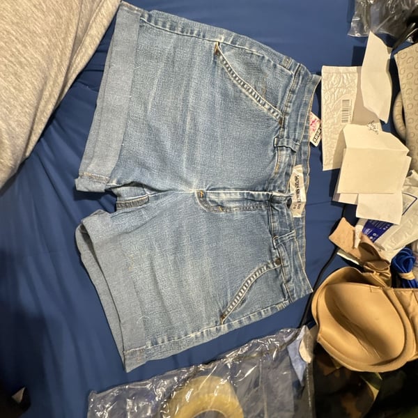 Ladies Denim Cuffed Jean Shorts Size 7/8