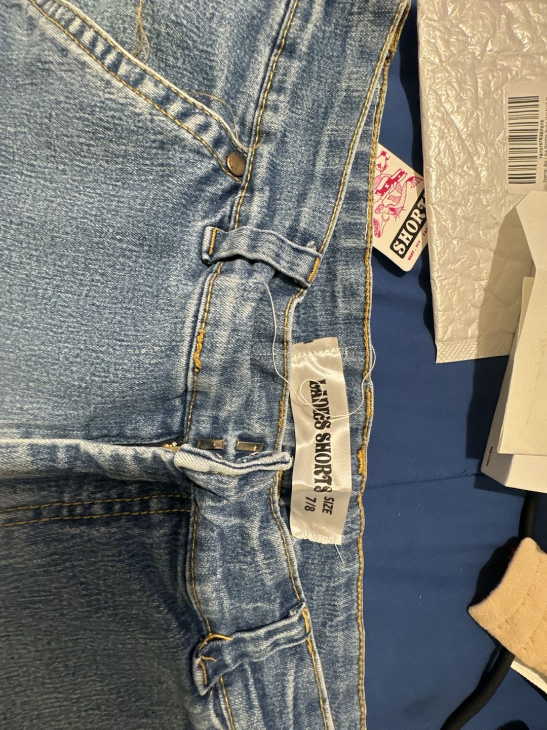 Ladies Denim Cuffed Jean Shorts Size 7/8 2