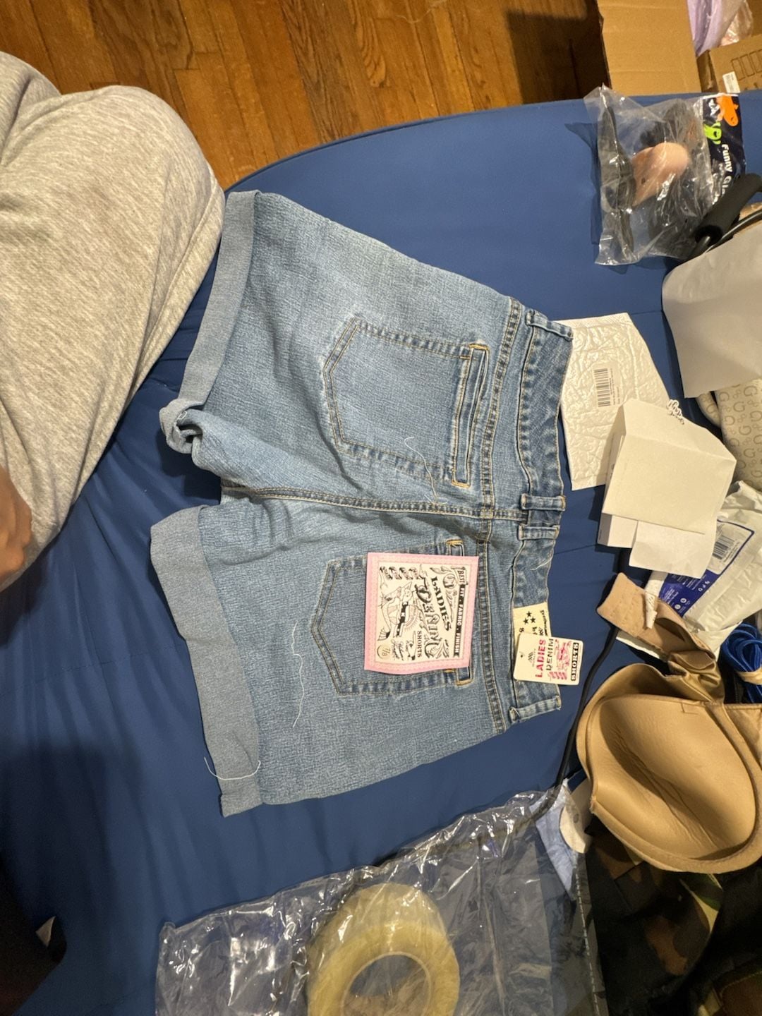 Ladies Denim Cuffed Jean Shorts Size 7/8 3