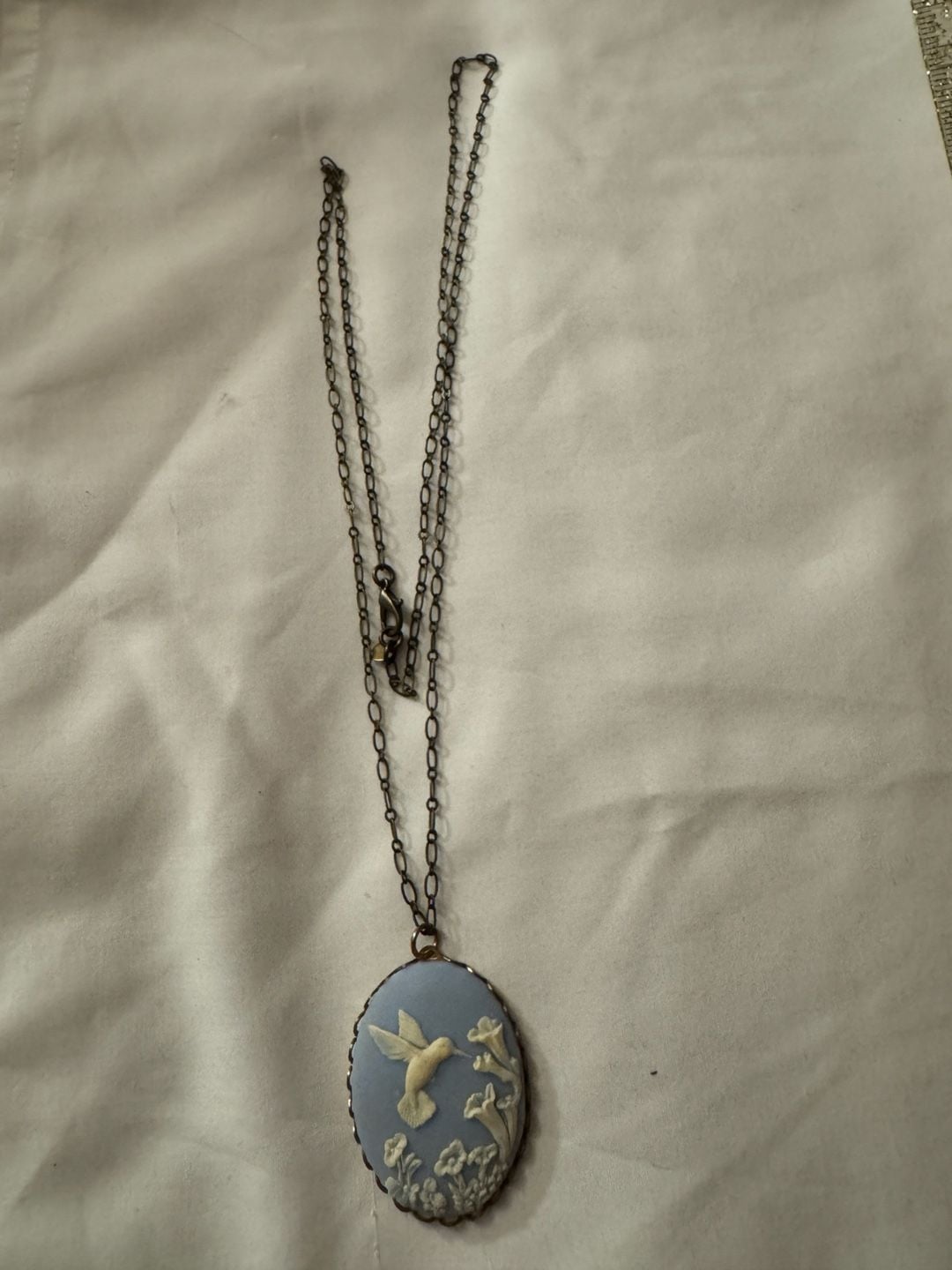 Vintage-Style Hummingbird Cameo Pendant Necklace on Antiqued Brass Chain 7