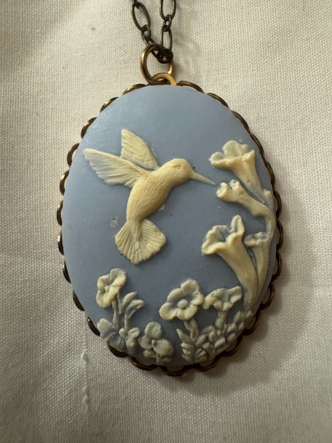 Vintage-Style Hummingbird Cameo Pendant Necklace on Antiqued Brass Chain 8