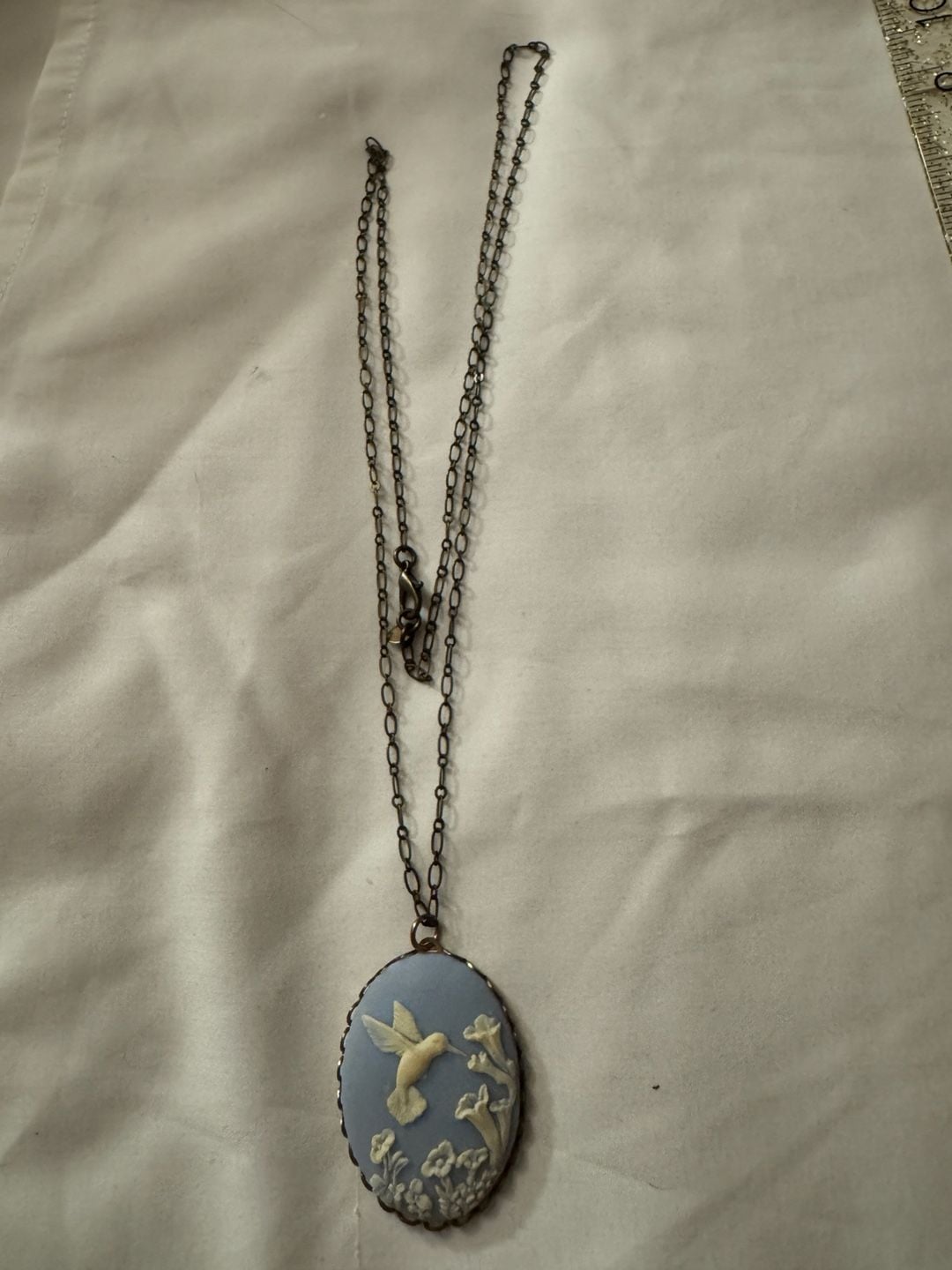 Vintage-Style Hummingbird Cameo Pendant Necklace on Antiqued Brass Chain 9