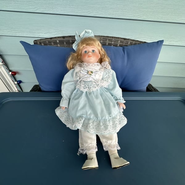 MYD MARIAN YU DESIGNS FINE BISQUE PORCELAIN DOLL 15” Tags 1987