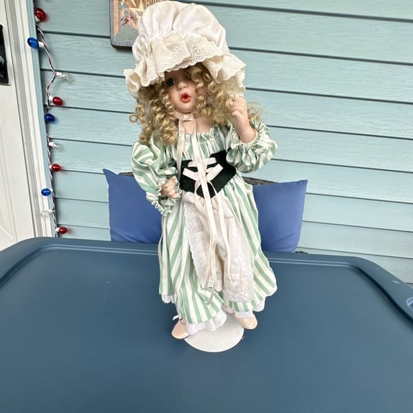 240*- WENDY LAWTON PORCELAIN "LITTLE BO PEEP" 15" DOLL ♡ COMPLETE WITH SHEEP