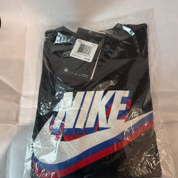 Nike Boys Black Graphic Logo T-Shirt (Size 6)