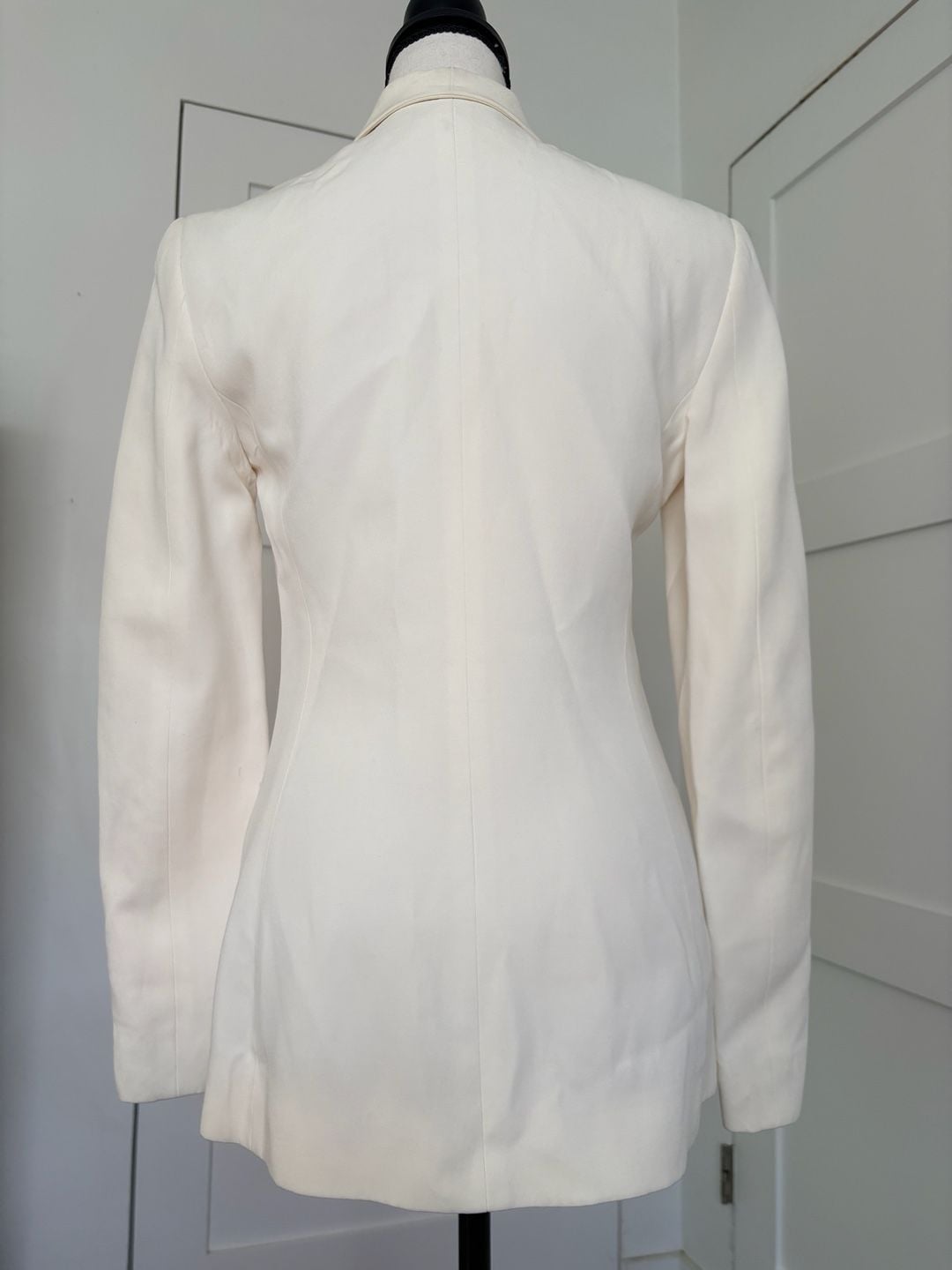 The Row Off-White Single-Breasted Shawl Collar Blazer 3