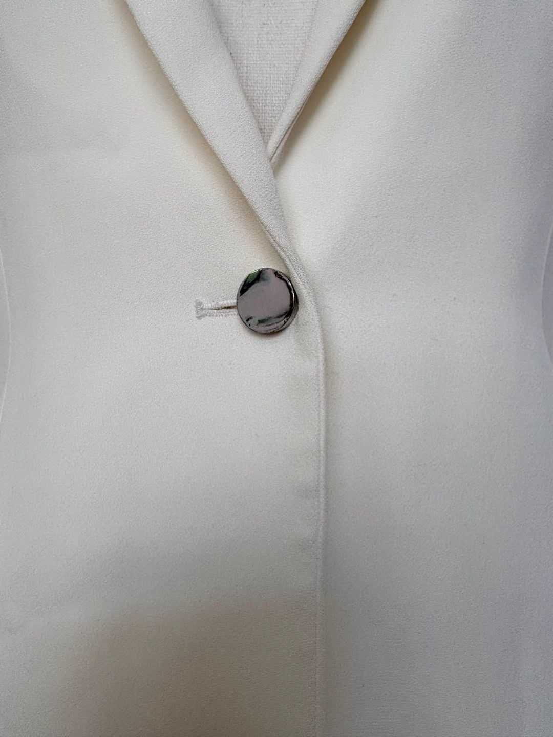 The Row Off-White Single-Breasted Shawl Collar Blazer 4