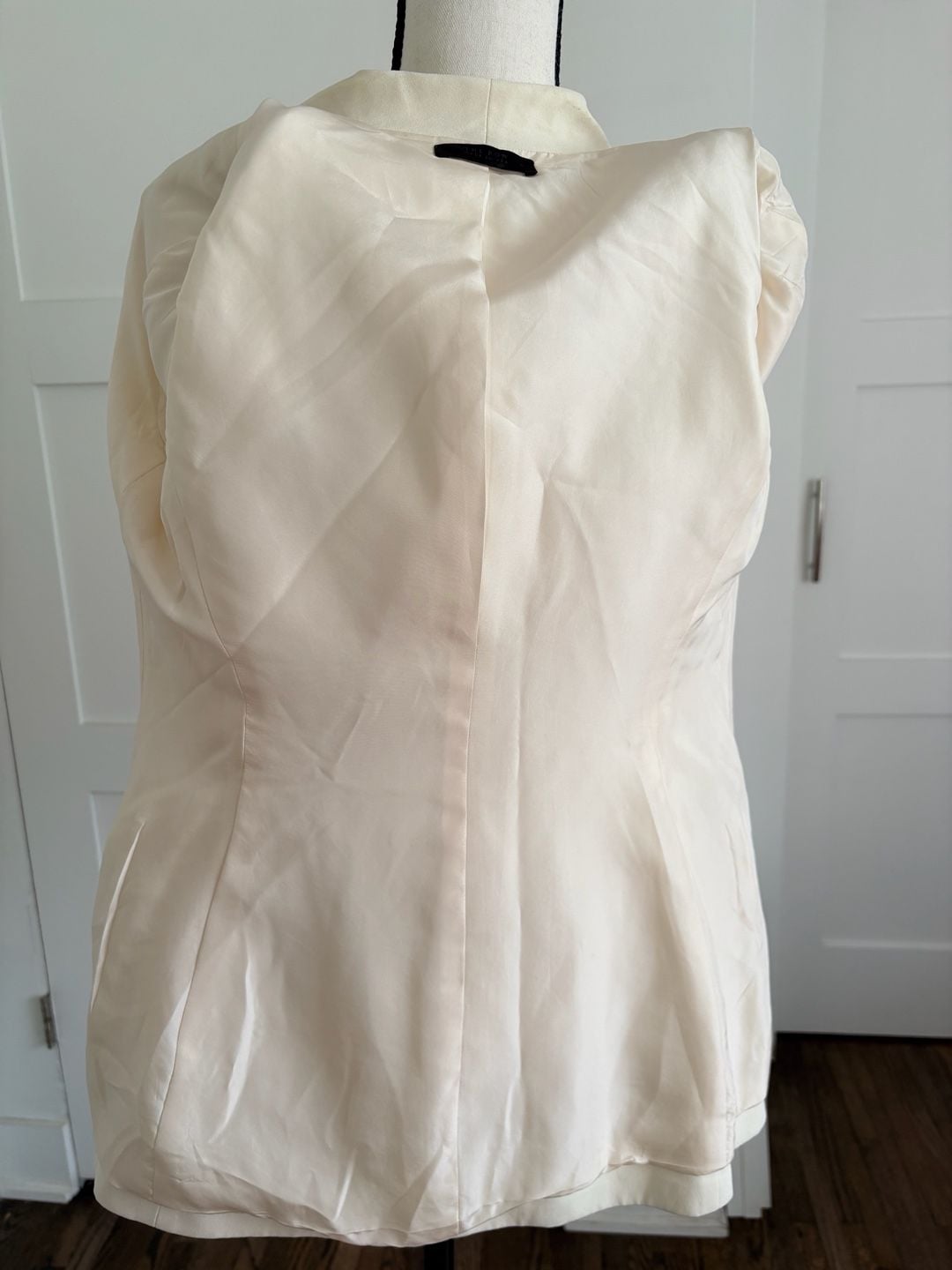 The Row Off-White Single-Breasted Shawl Collar Blazer 6