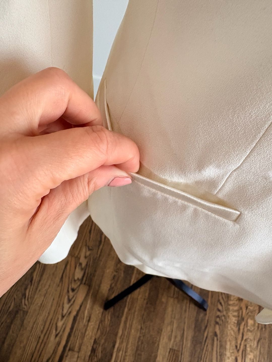 The Row Off-White Single-Breasted Shawl Collar Blazer 9