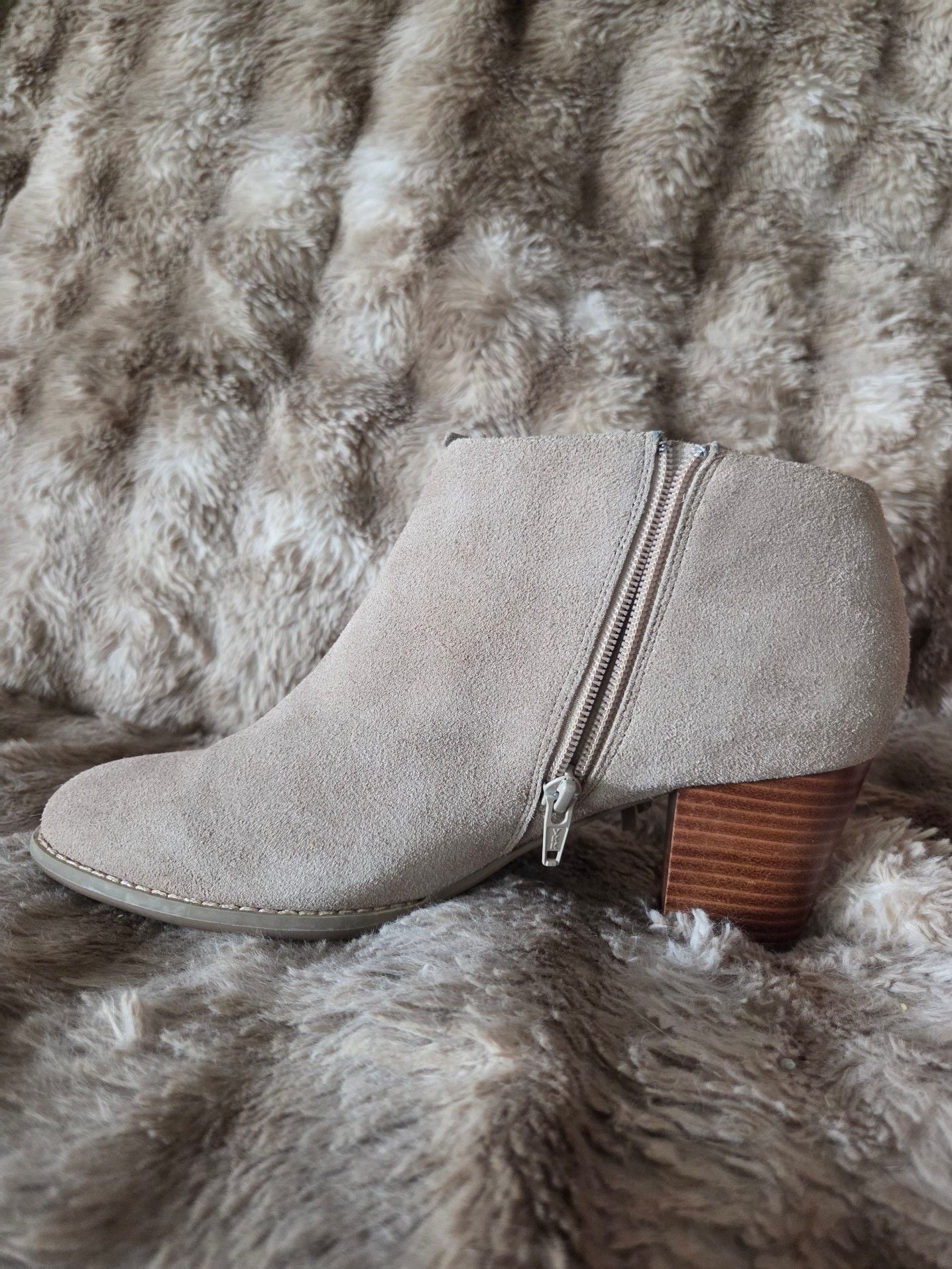 Vionic Faros size 9 tan fringe leather boots with ankle bootie orthotic
*$130 on Shoe Shack (see pic)* 7
