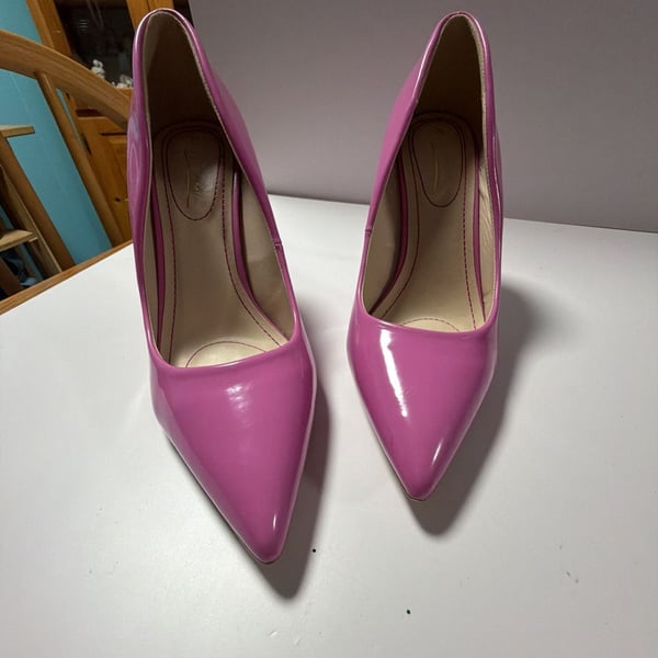 Women's Fresh Pointy Toe Pumps - Fuschia Patent