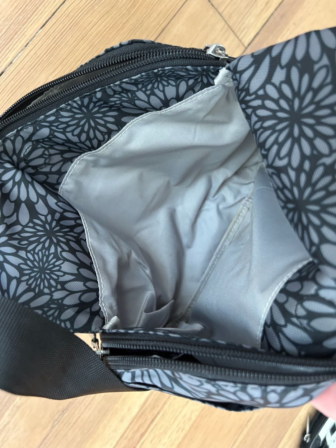 Baggallini Crossbody Shoulder Bag in Black and Gray Floral Print 7