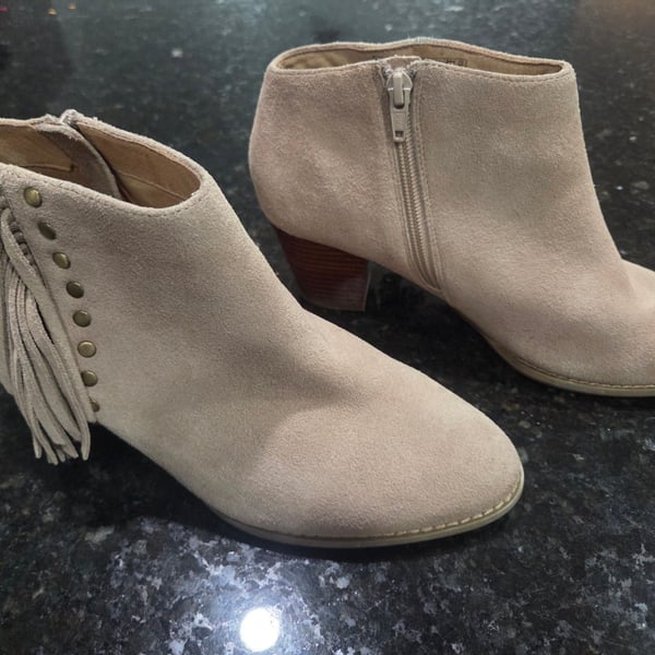 Vionic Faros size 9 tan fringe leather boots with ankle bootie orthotic
*$130 on Shoe Shack (see pic)*