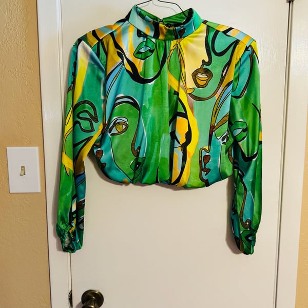 I TOO Italy Women’s M Satin Crop Top Abstract Face Art Green Yellow Long Sleeve