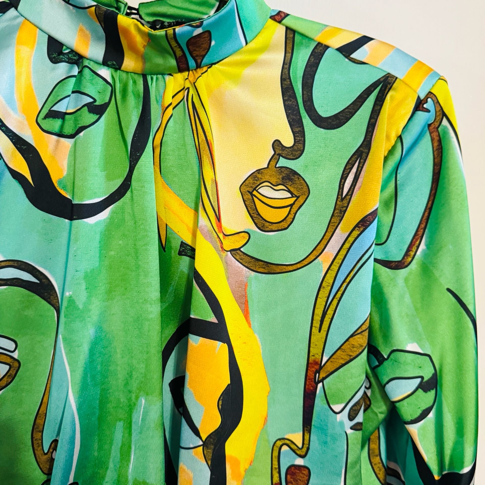I TOO Italy Women’s M Satin Crop Top Abstract Face Art Green Yellow Long Sleeve 3