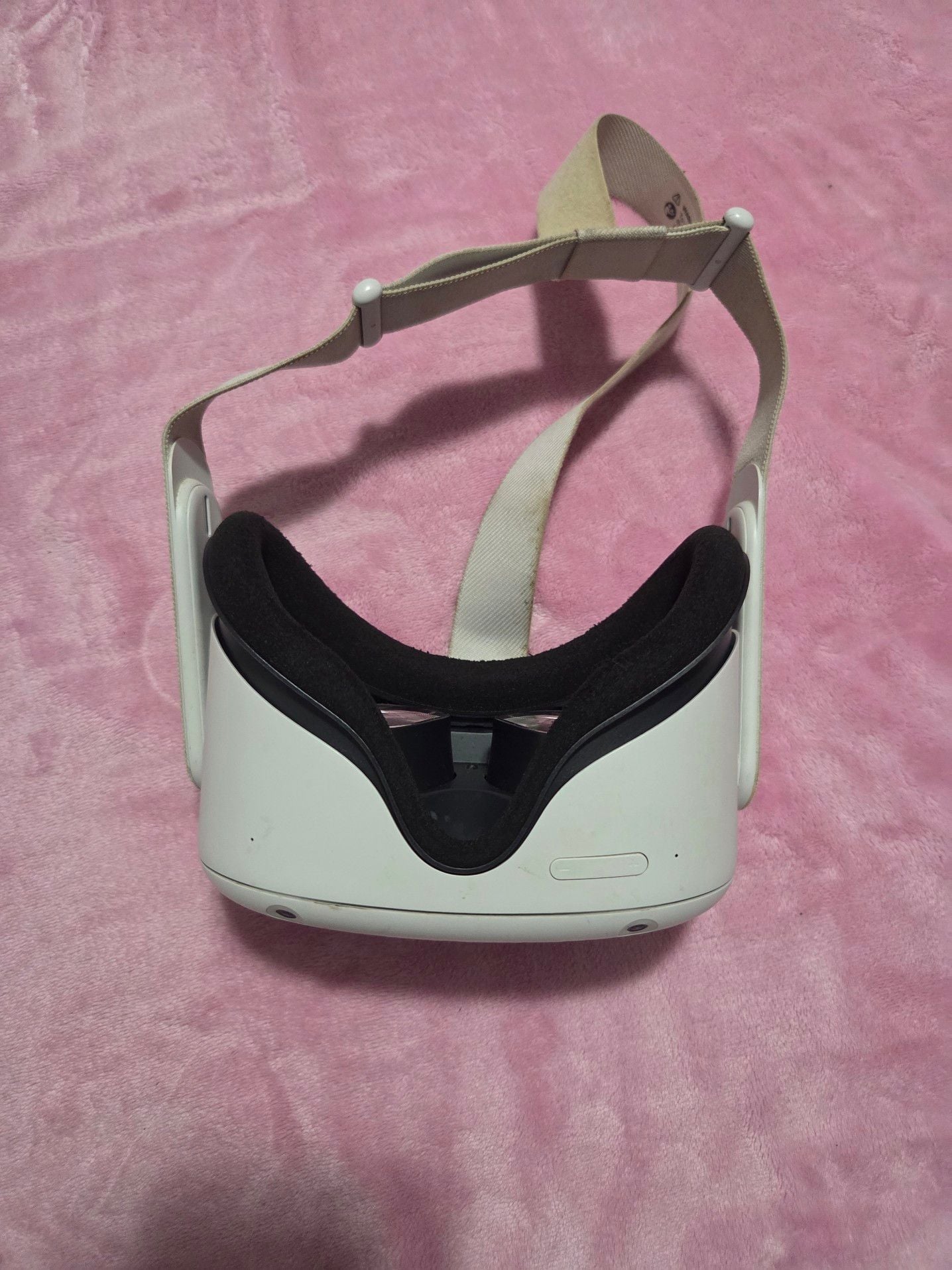 Oculus Quest 2 All-in-One VR Headset (Headset Only) 1