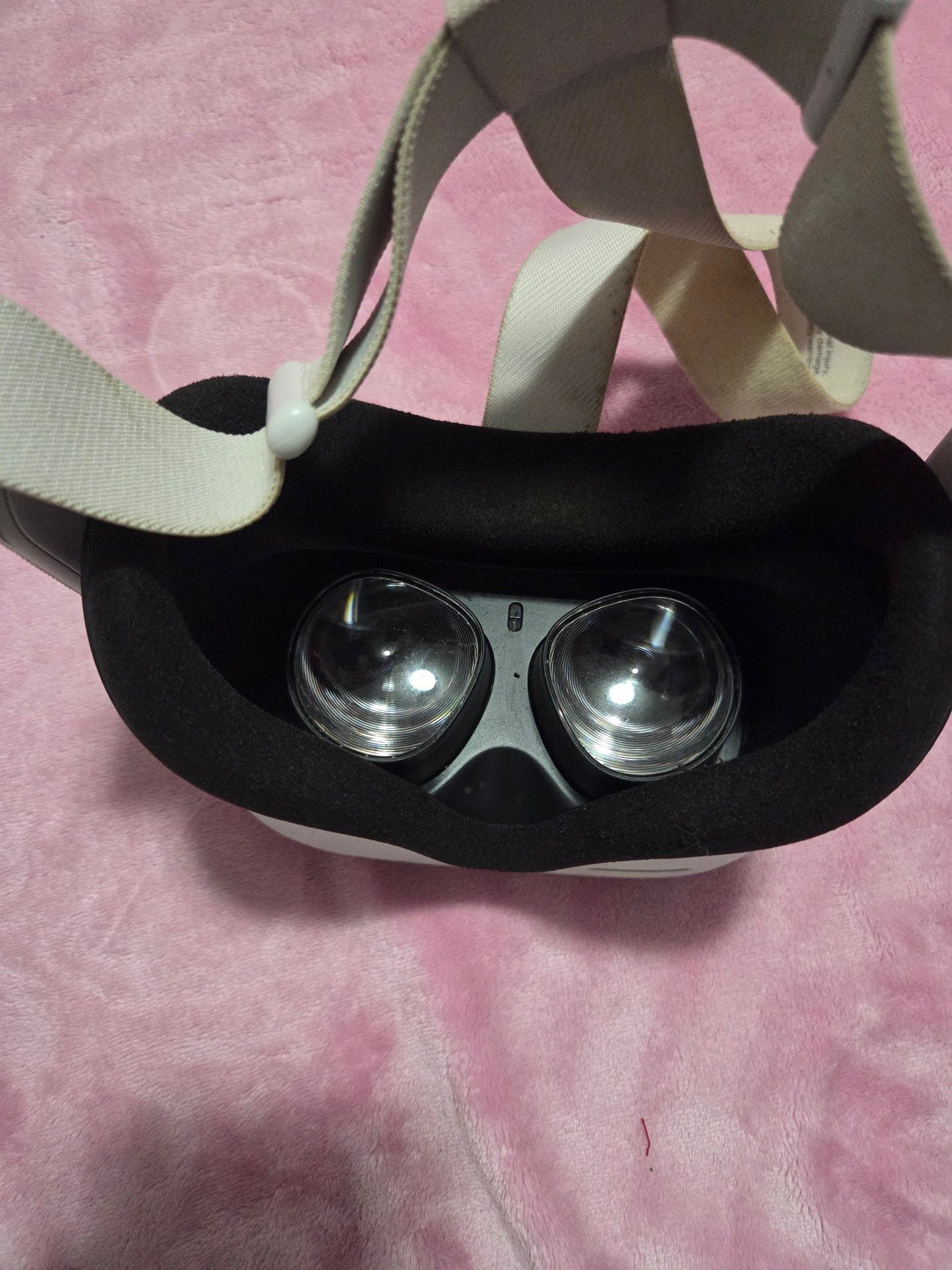 Oculus Quest 2 All-in-One VR Headset (Headset Only) 2