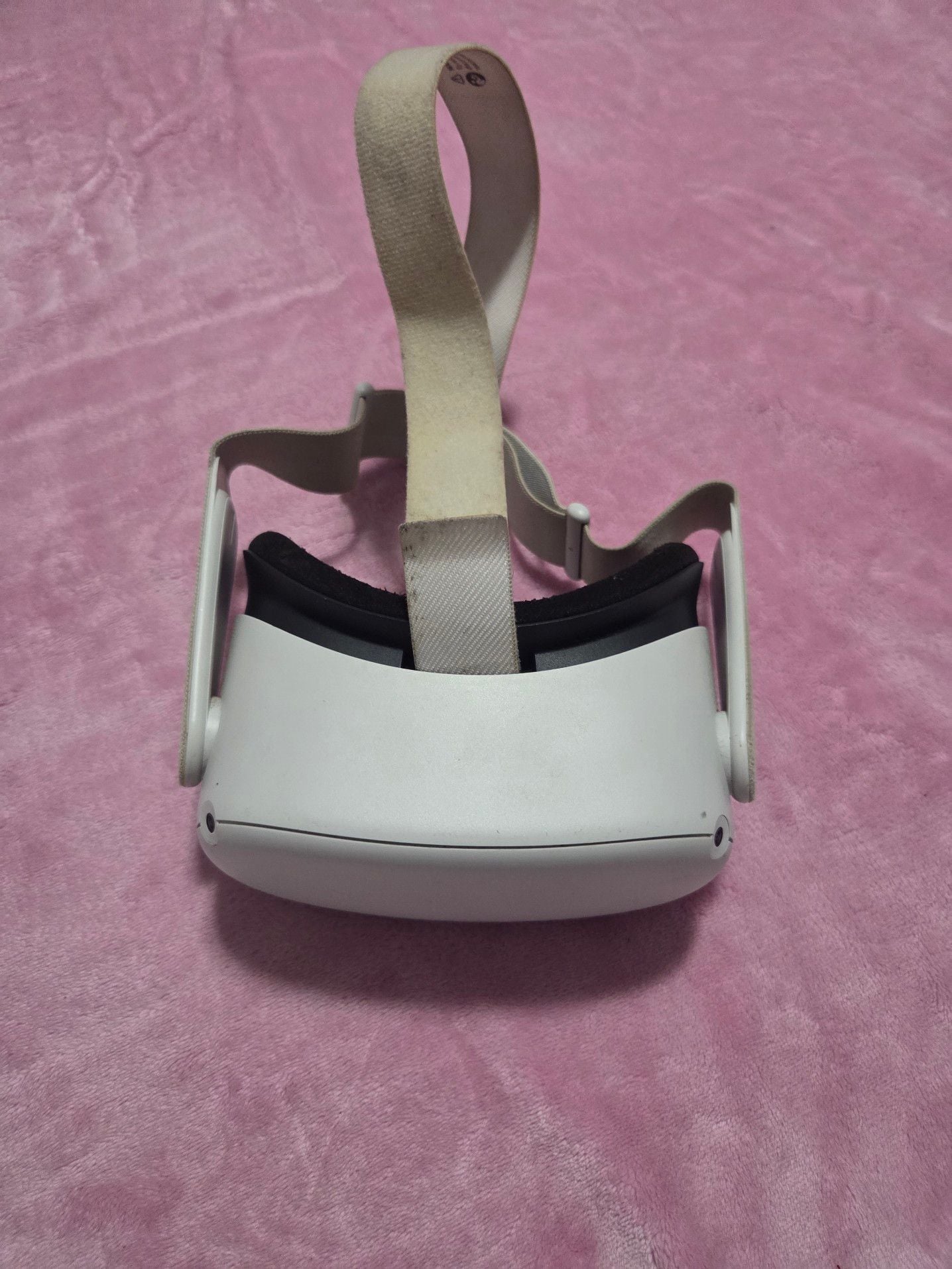 Oculus Quest 2 All-in-One VR Headset (Headset Only) 4
