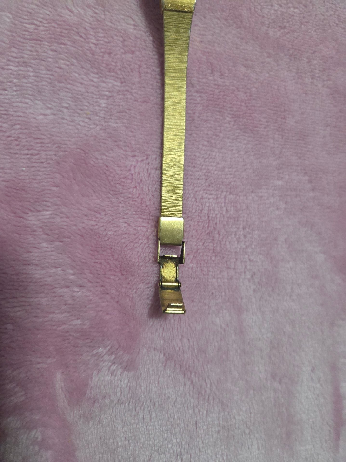 Vintage Citizen Quartz Women's Watch with Gold Tone Textured Band 2