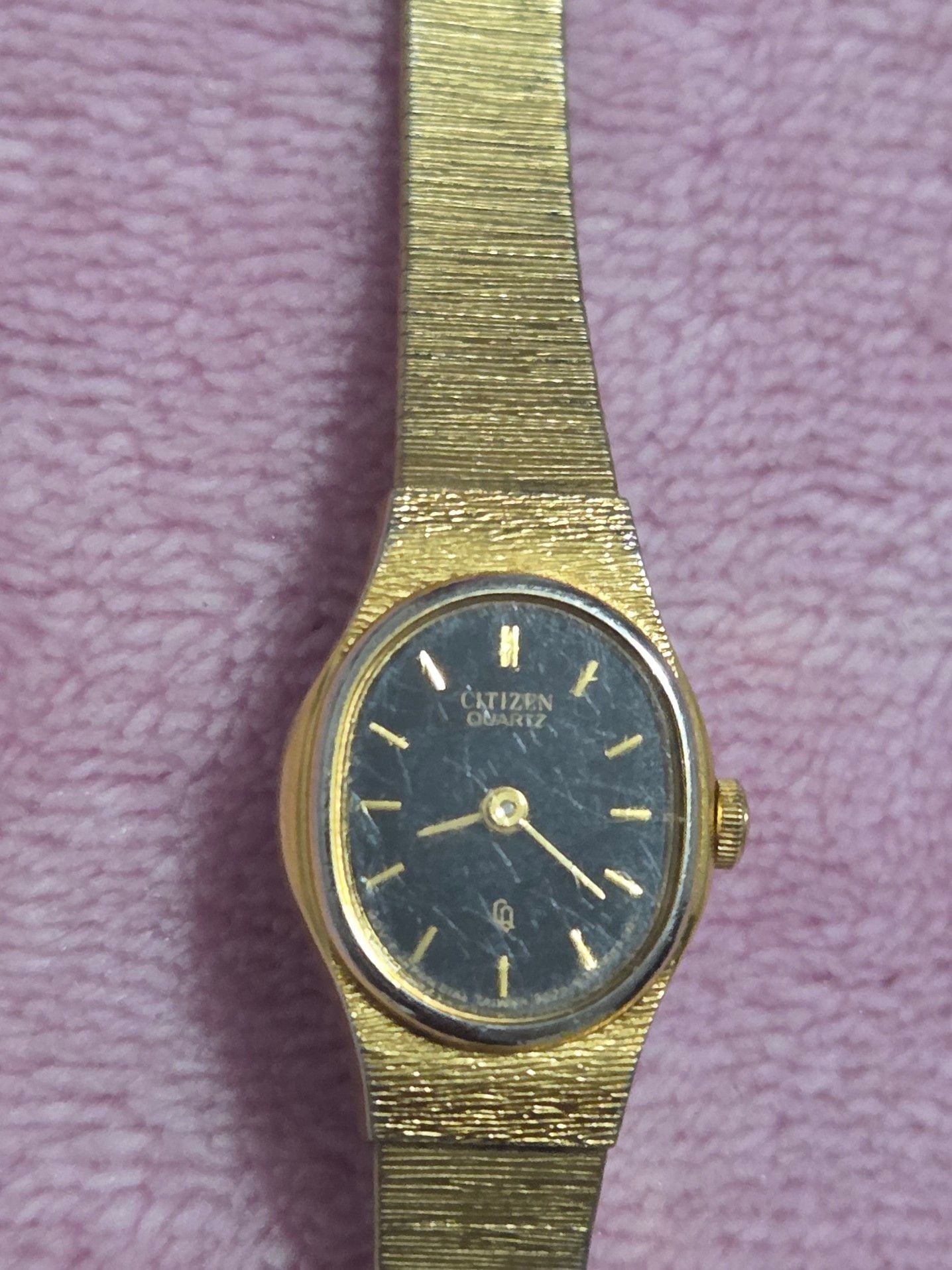 Vintage Citizen Quartz Women's Watch with Gold Tone Textured Band 4