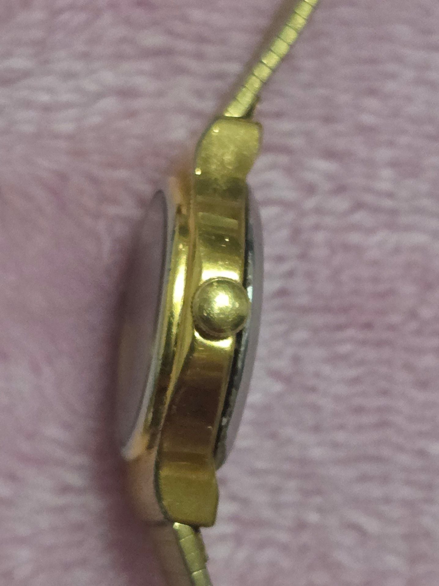 Vintage Citizen Quartz Women's Watch with Gold Tone Textured Band 5