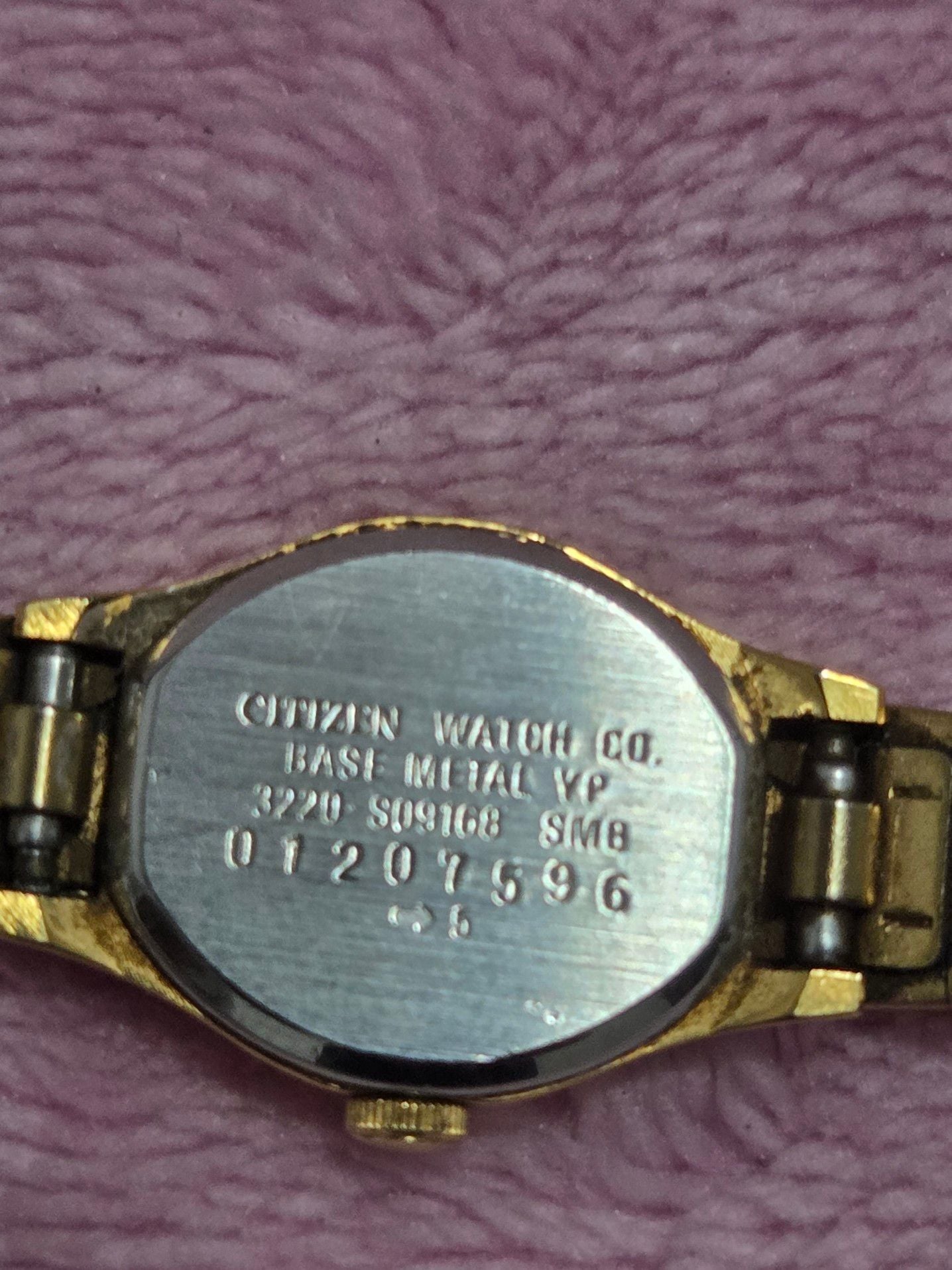 Vintage Citizen Quartz Women's Watch with Gold Tone Textured Band 6