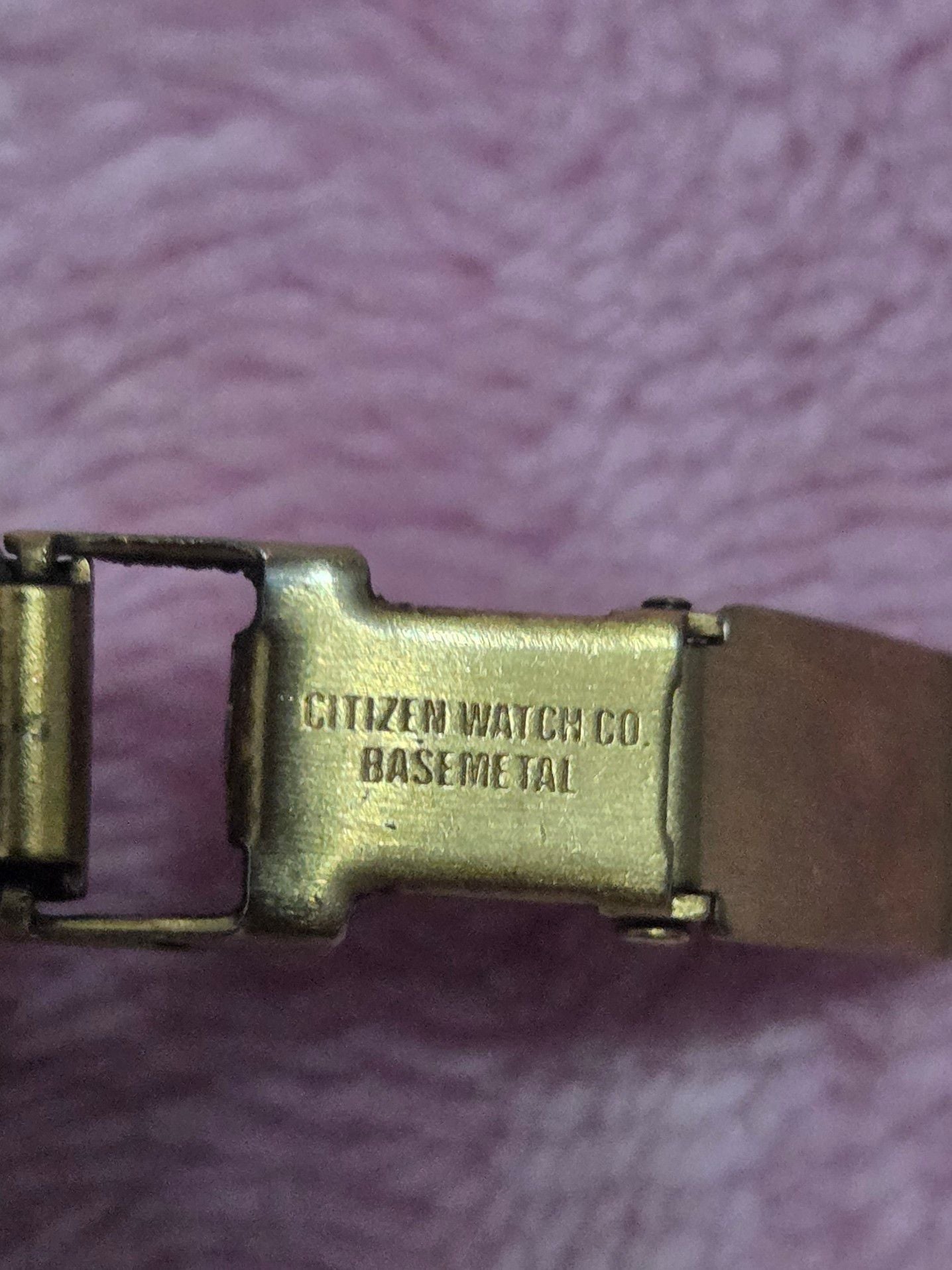Vintage Citizen Quartz Women's Watch with Gold Tone Textured Band 7