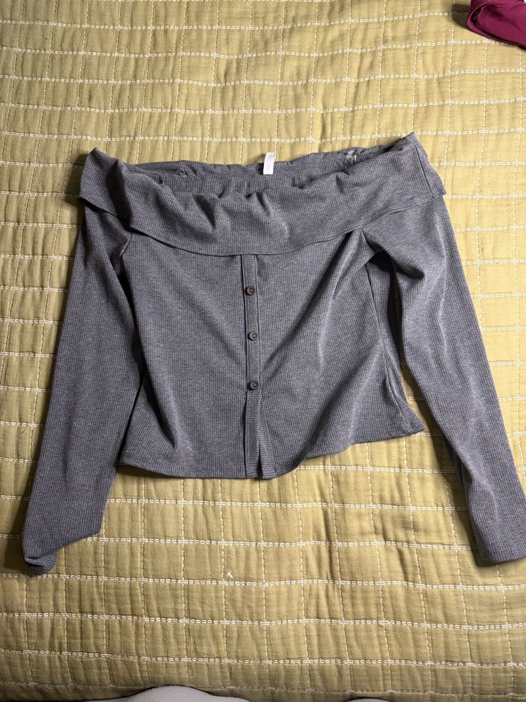 7DAY WKND Women's Grey Ribbed Off-the-Shoulder Button-Down Long Sleeve Top 1