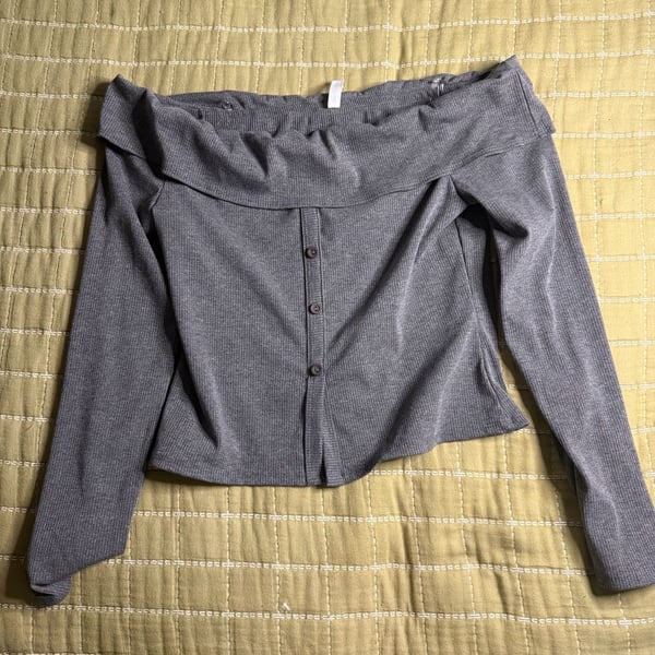 7DAY WKND Women's Grey Ribbed Off-the-Shoulder Button-Down Long Sleeve Top