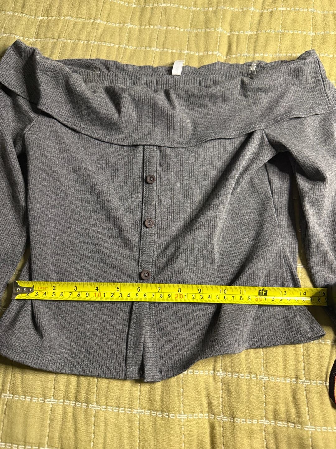 7DAY WKND Women's Grey Ribbed Off-the-Shoulder Button-Down Long Sleeve Top 2
