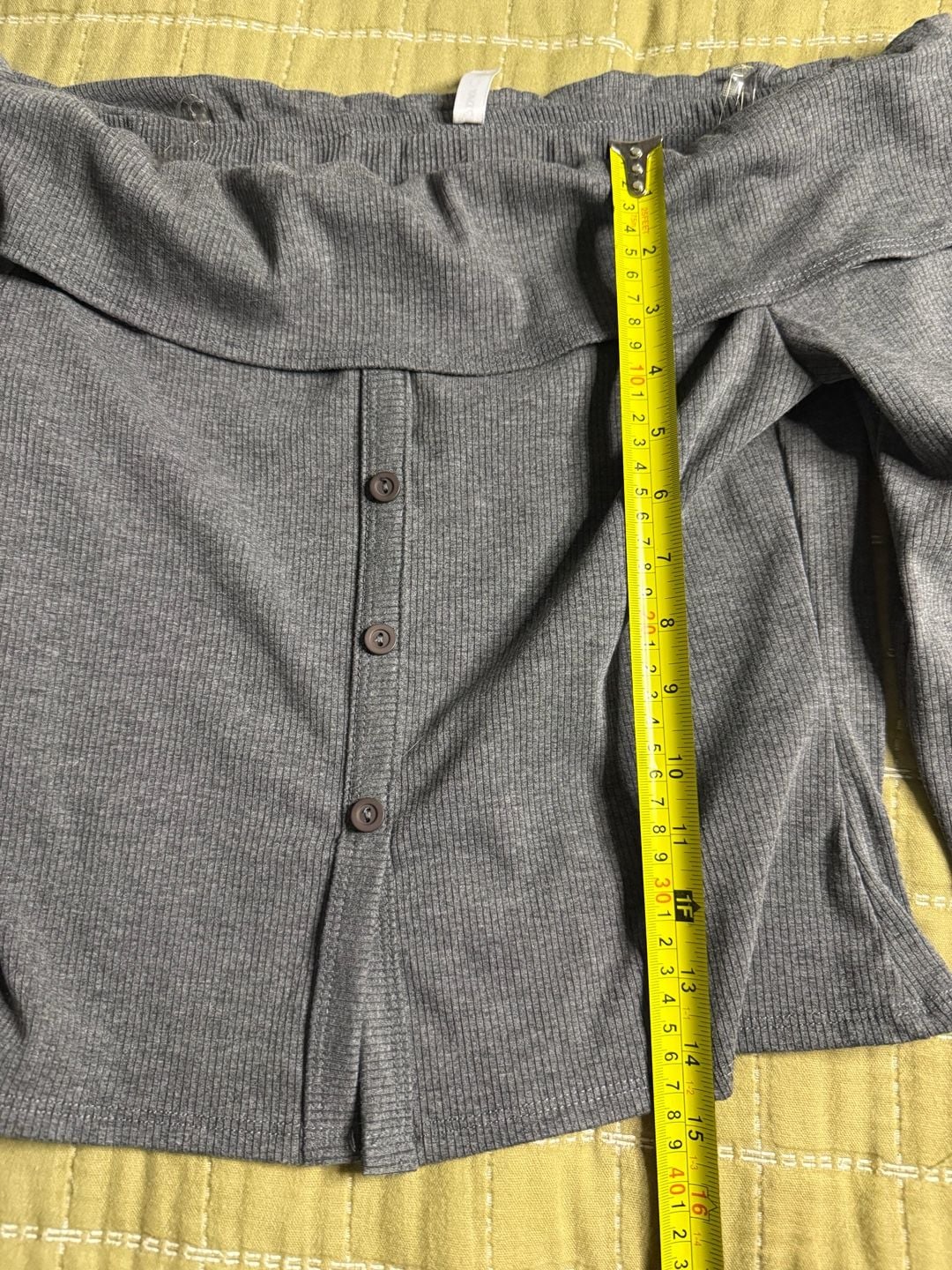 7DAY WKND Women's Grey Ribbed Off-the-Shoulder Button-Down Long Sleeve Top 3