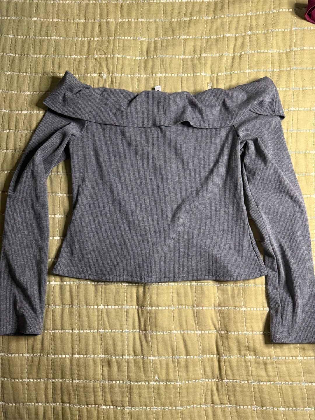 7DAY WKND Women's Grey Ribbed Off-the-Shoulder Button-Down Long Sleeve Top 6