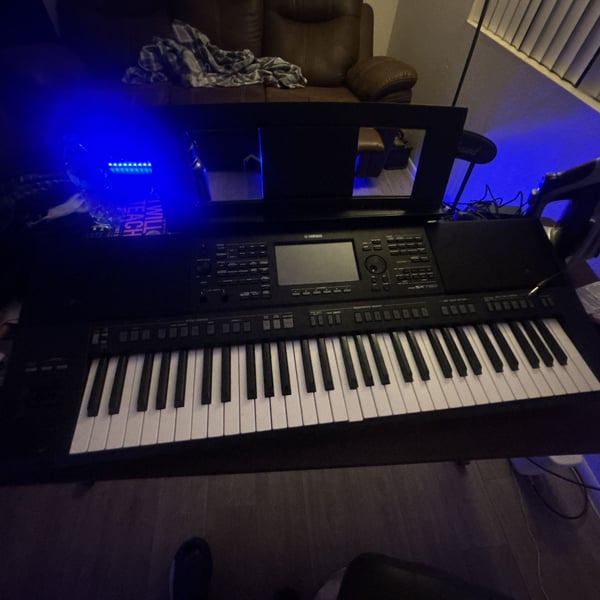 Yamaha PSR-SX720 61-Key Arranger Workstation