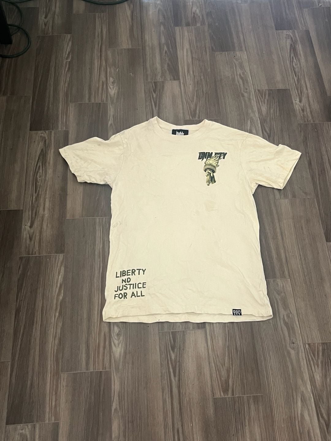 Cream and black graphic tee #skater #graphictee 2