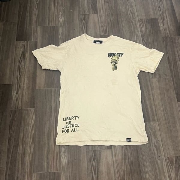 Cream and black graphic tee #skater #graphictee