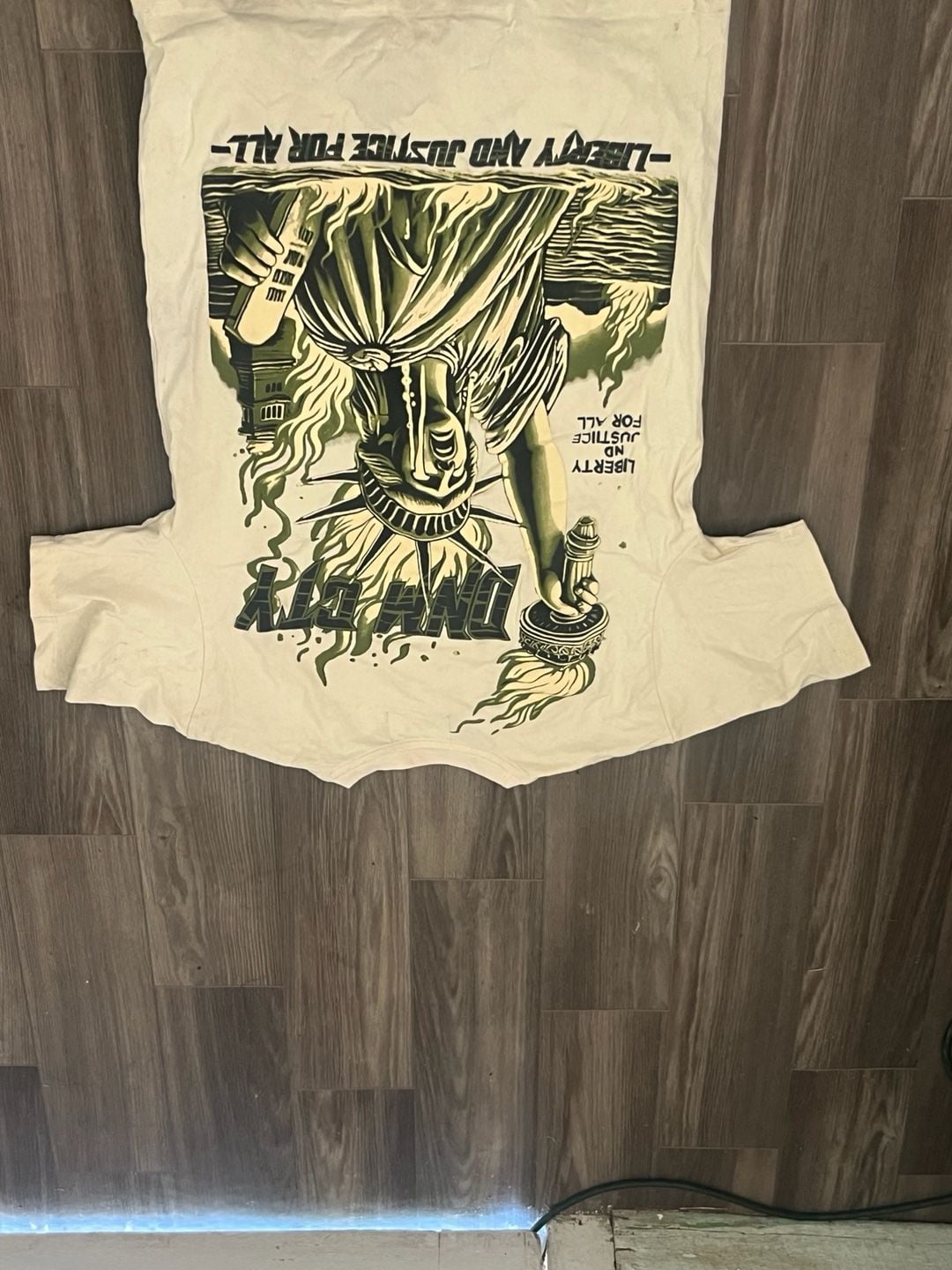 Cream and black graphic tee #skater #graphictee 4