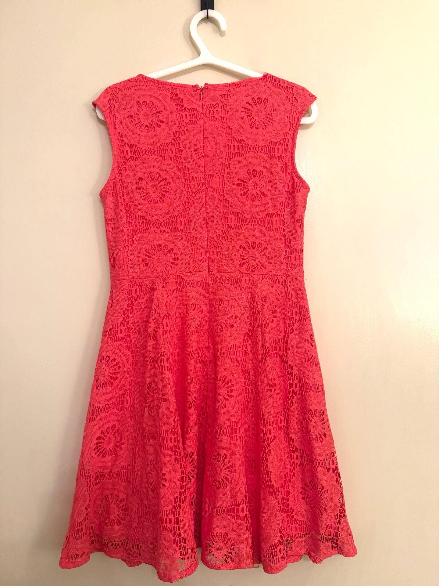Dress Barn DB est Women's Coral Lace Sleeveless Keyhole Fit and Flare Dress 8P 3