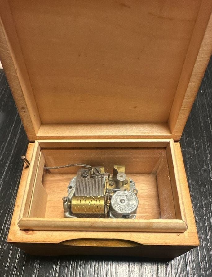 Cuendet Vintage Wooden Music Box with Swiss Musical Movement playing Lara's Theme from Dr. Zhivago 1