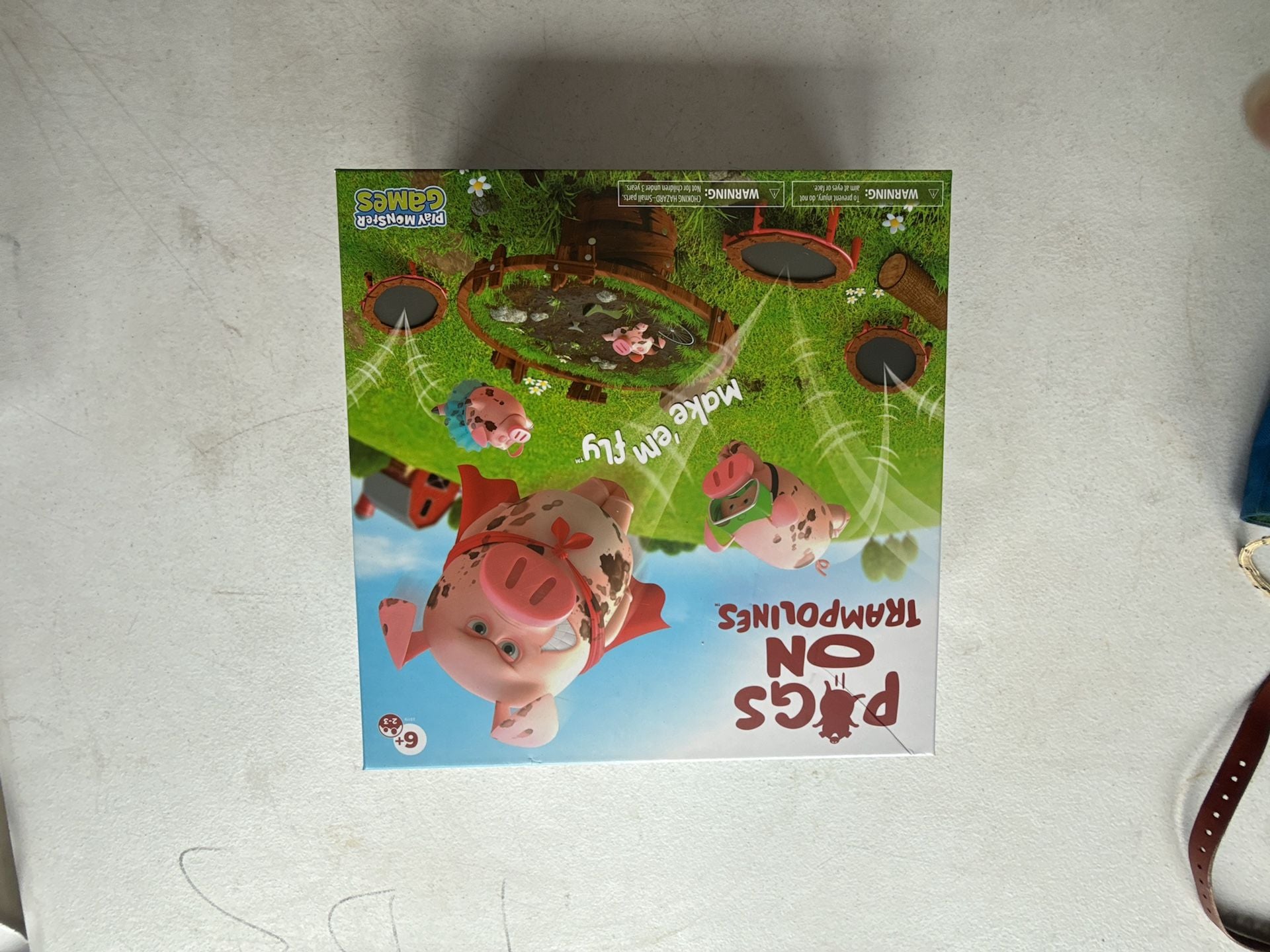 PlayMonster Pigs on Trampolines Game 1